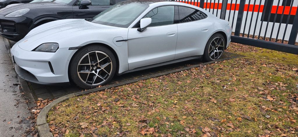 Porsche Taycan 7.000 km 89.999 &euro; München 80689