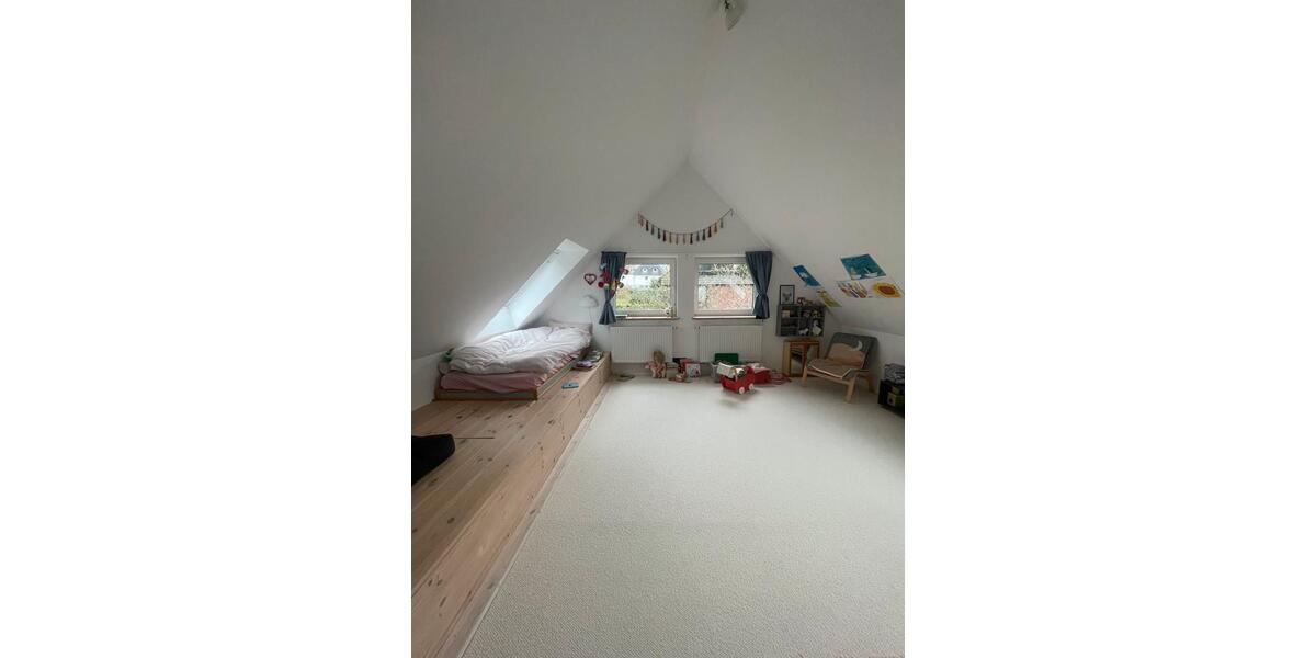 Einfamilienhaus Heikendorf - 7 Zimmer, 190 m&sup2;, 2.700&euro; | Angebot:26222099