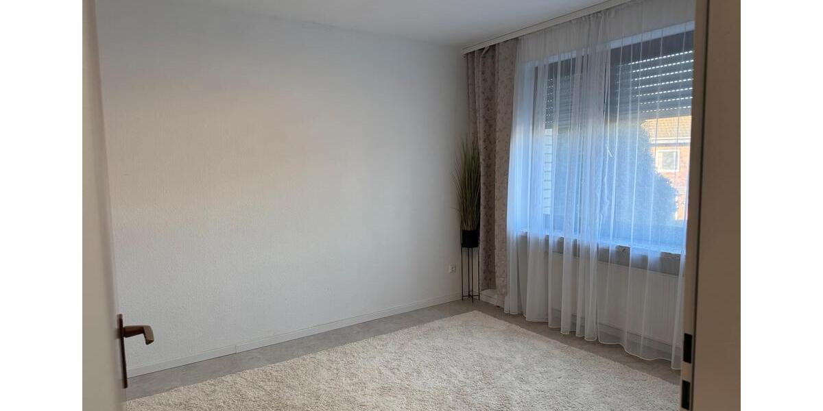 Reihenhaus Geldern - 6 Zimmer, 140 m&sup2;, 1.500&euro; | Angebot:24837653