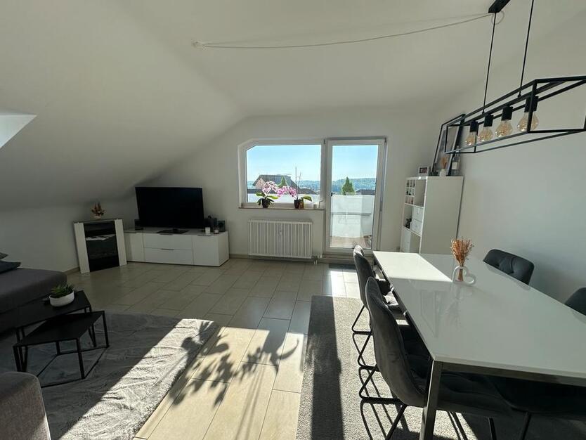 Modernisierte 2 Zimmer Wohnung mit Weitblick zu verkaufen!