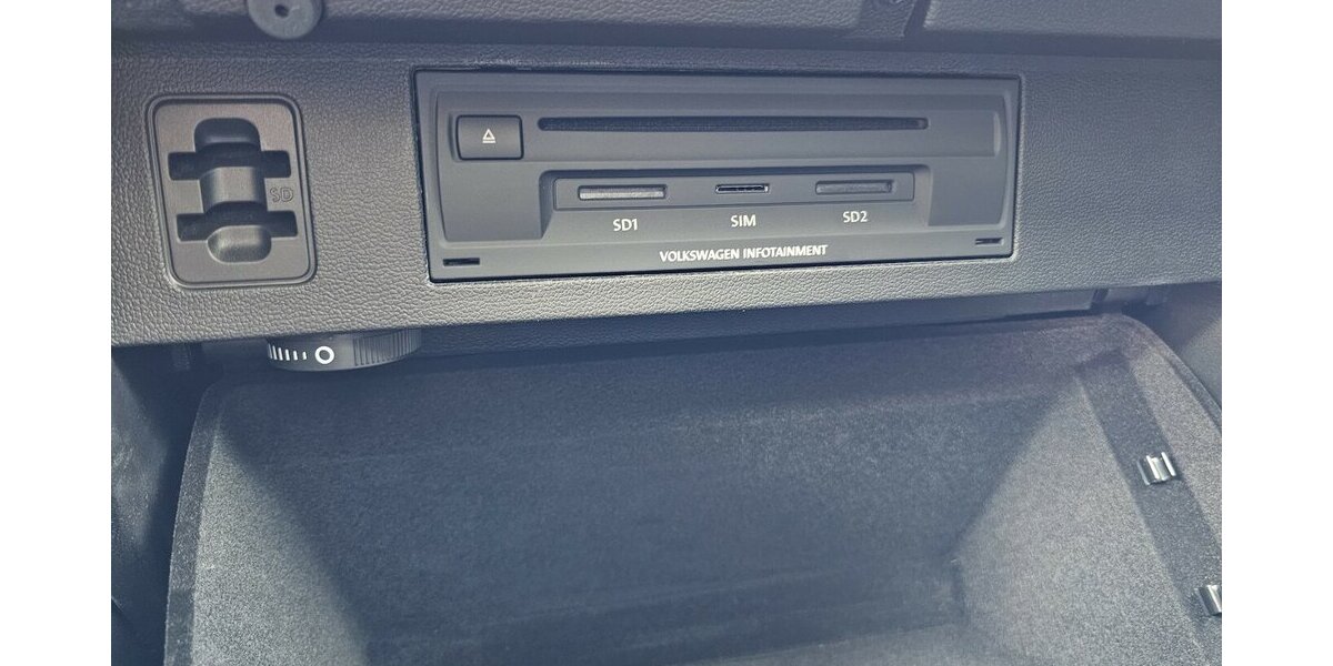 VW Passat Variant 2.0 TDI 4M Highline R-Line 360° 128.350 km 20.990 &euro; Löhne 32584