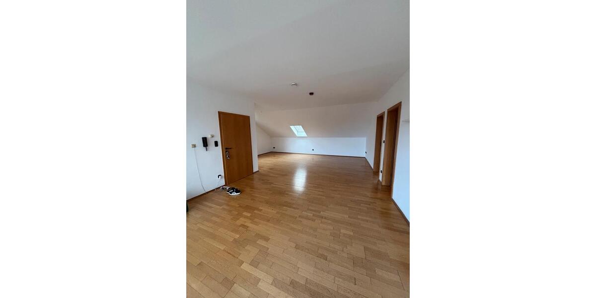 Etagenwohnung Osterhofen - 2 Zimmer, 100 m&sup2;, 700&euro; | Angebot:25866730