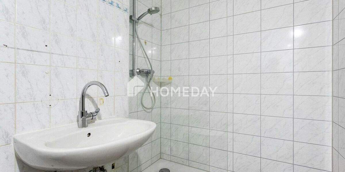 Großzügiges Wohngefühl: Lichtdurchflutete 4-Zimmer-Wohnung mit Westbalkon und Blick ins Grüne 4 zimmer