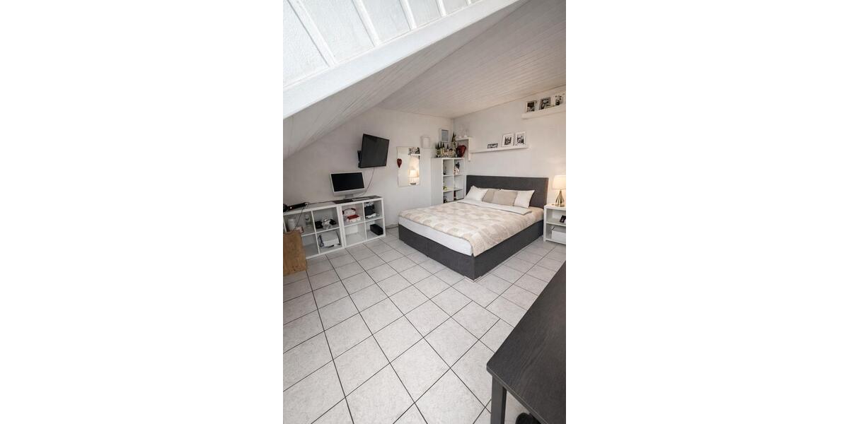 Dachgeschoßwohnung Mannheim Neckarstadt-Ost - 4 Zimmer, 102 m&sup2;, 265.000&euro; | Angebot:25768093