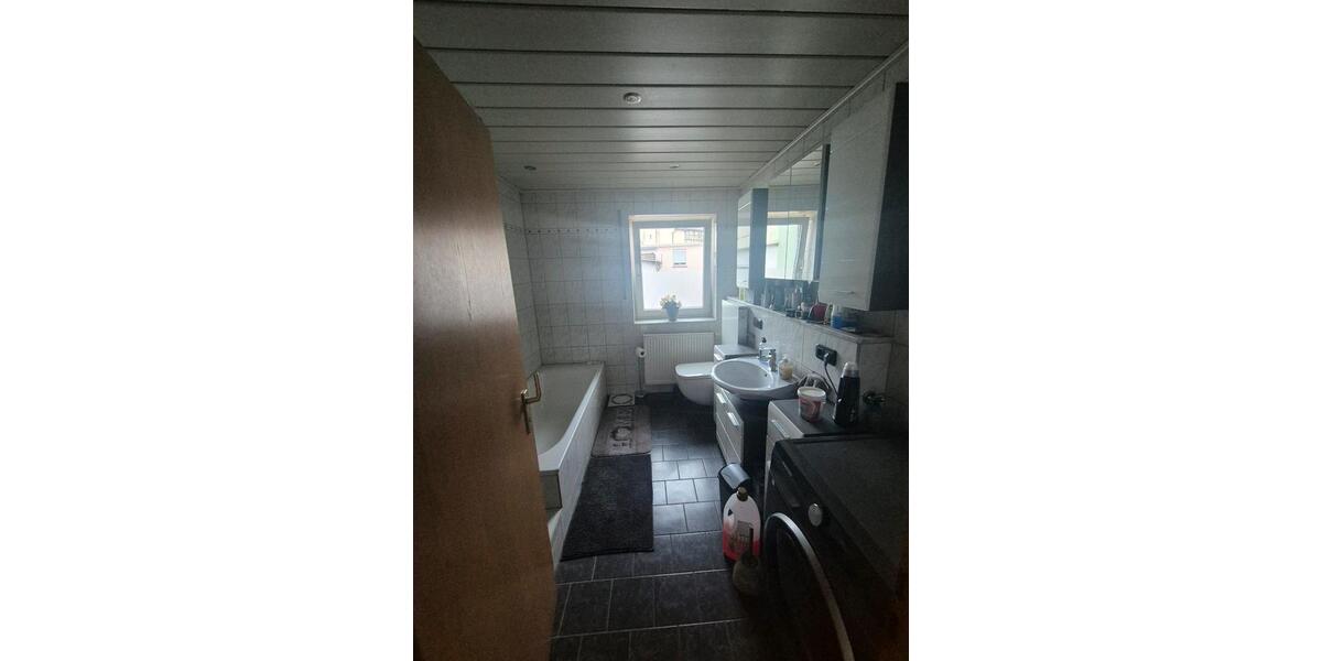 Etagenwohnung Niederwerrn - 3 Zimmer, 92 m&sup2;, 800&euro; | Angebot:25935691