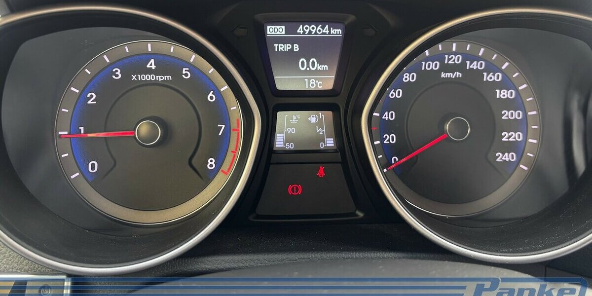 Hyundai i30 FIFA World Cup Edition*NAV*SHZ*StandH*R-CAM* 49.964 km 9.990 &euro; Berlin 13187