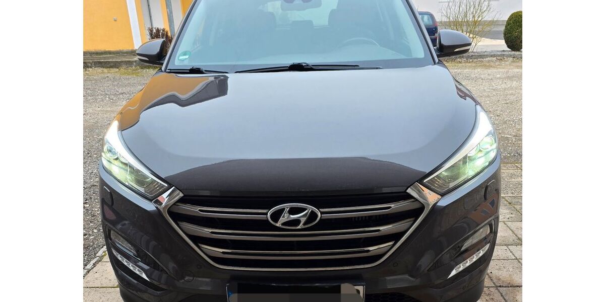 Hyundai TUCSON 125.500 km 15.500 &euro; Freudenberg 92272