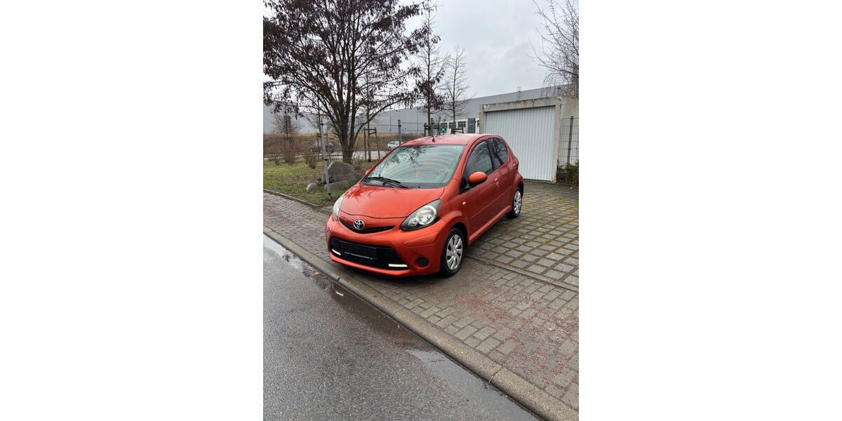 Toyota Aygo (X) 67.500 km 4.850 &euro; Berlin 12349