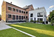 Exklusive und hochwertige 90qm EG-Wohnung mit großer Küche, Vollbad, große Süd-Terrasse in top Lage