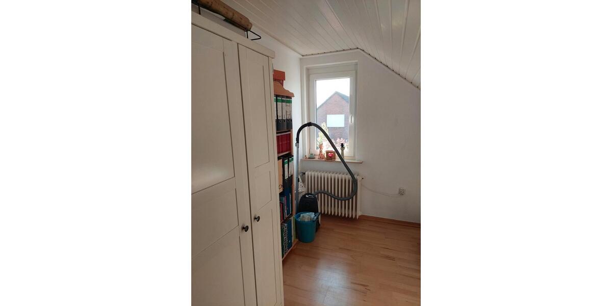 Dachgeschoßwohnung Wiefelstede - 3 Zimmer, 80 m&sup2;, 750&euro; | Angebot:26418574