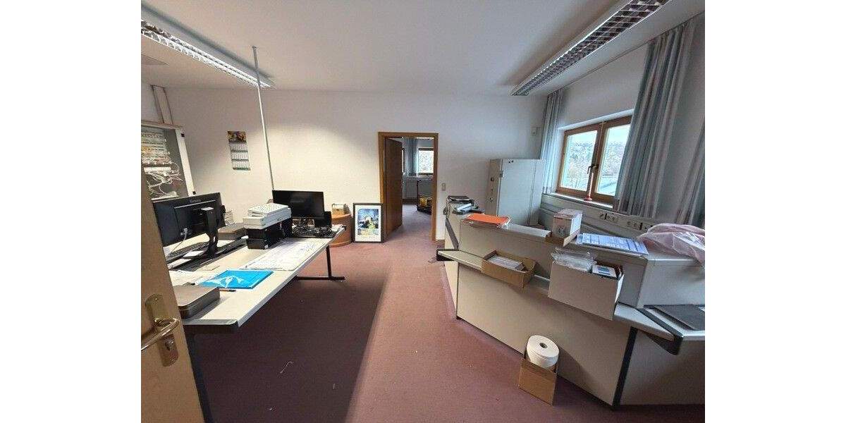 Gewerbehalle mit Freiflächen - ehemaliger Baumarkt zimmer