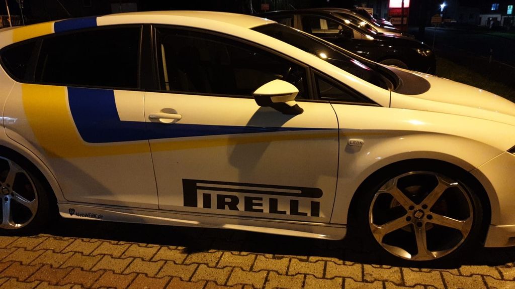 Seat Leon 199.000 km 5.500 € Wolkenstein 09429