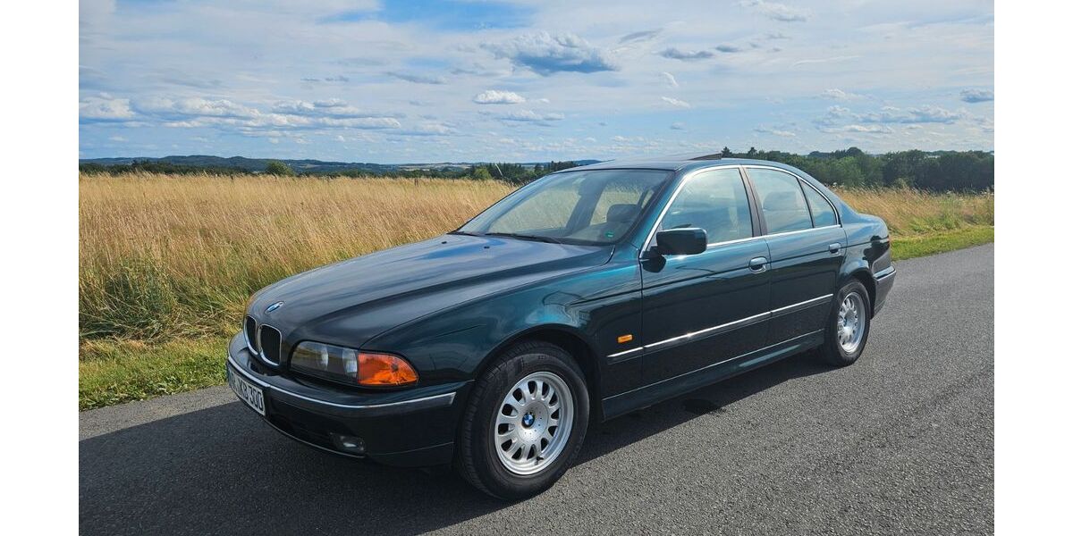 BMW 528 327.000 km 2.950 &euro; Kircheib 57635