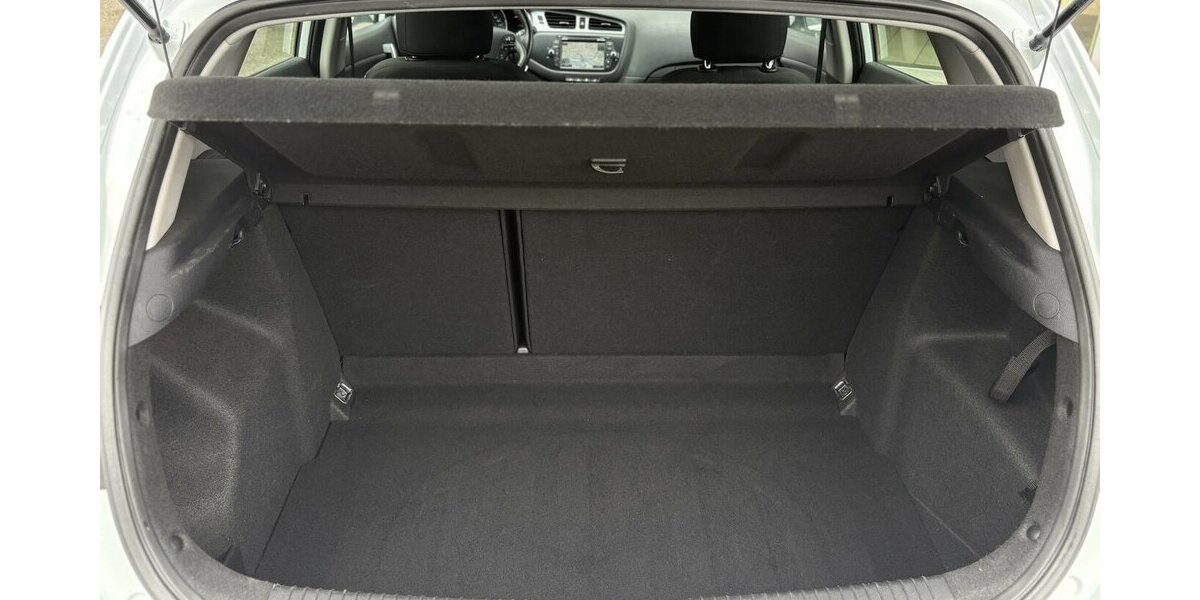 Kia Ceed 1.4 TSI Dream Team KAMERA/NAVI/SHZ/LENKHZ 64.779 km 8.900 &euro; Villingen-Schwenningen 78054