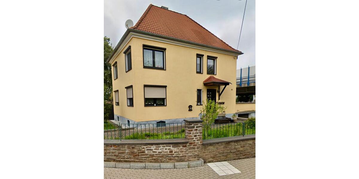 Freistehendes großes Haus mit Garten und Garage 8 zimmer
