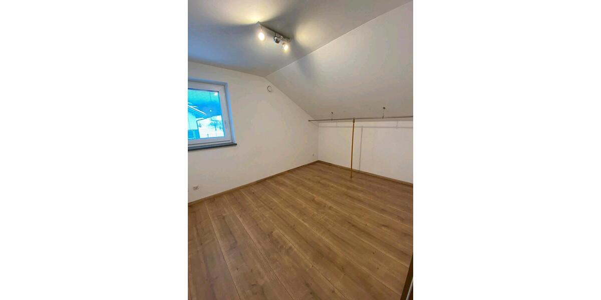Dachgeschoßwohnung Schaufling - 3 Zimmer, 75 m&sup2;, 550&euro; | Angebot:26445811