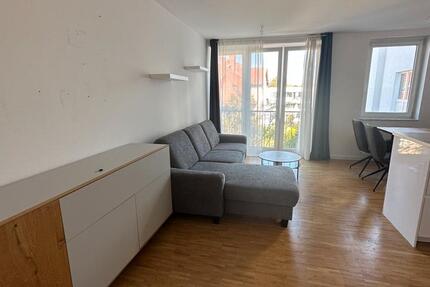 2-Raum Wohnung hochwertig saniert und möbliert, mit Einbauküche zimmer