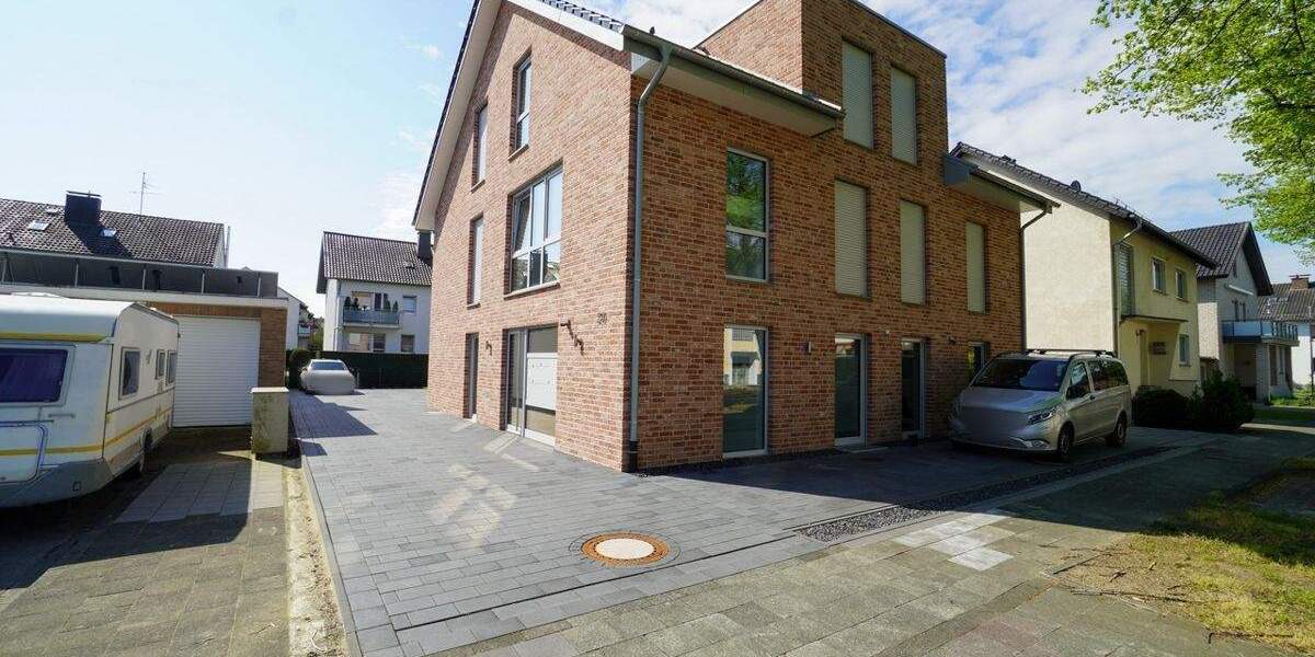 3-Zimmer-Erdgeschosswohnung mit Gartenanteil in Schloß NeuhausMastbruch, erst wenige Jahre alt 3 zimmer