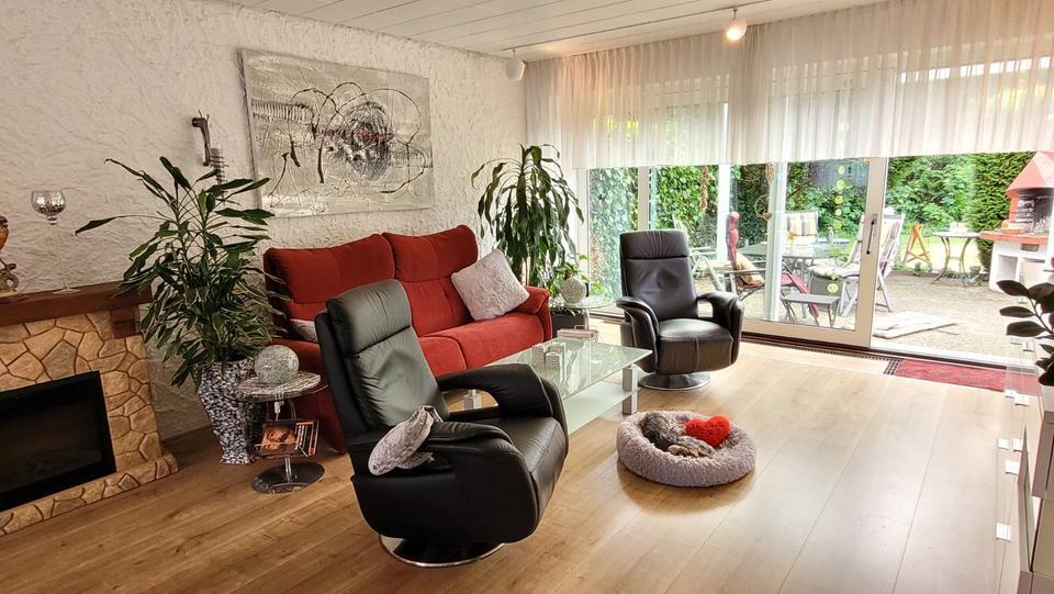 Zweifamilienhaus in Selm 183 qm OG vermietet EG frei 889 qm insg.