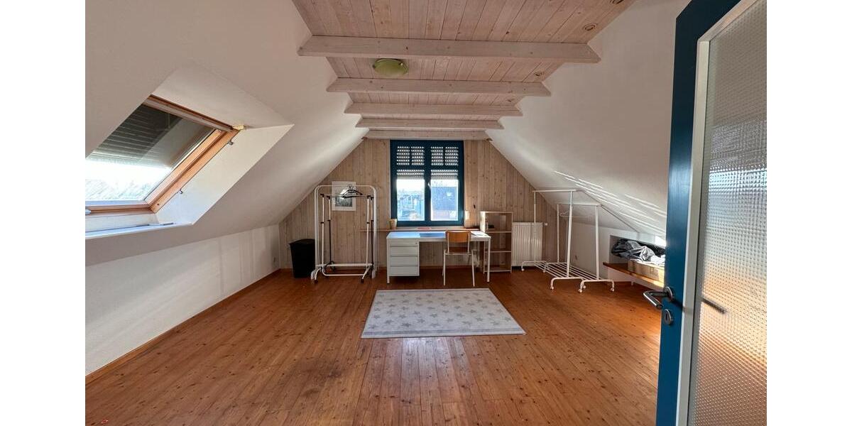 Reihenhaus Geldern - 6 Zimmer, 140 m&sup2;, 1.500&euro; | Angebot:24837653