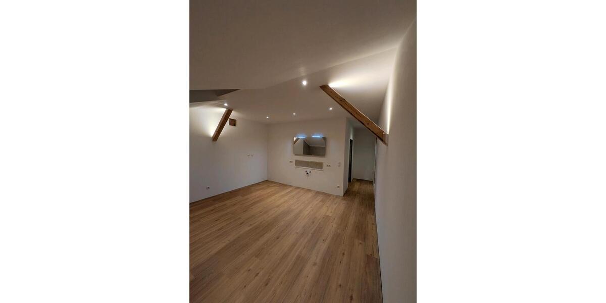 Dachgeschoßwohnung Holzkirchen - 2 Zimmer, 63 m&sup2;, 1.298&euro; | Angebot:25379773
