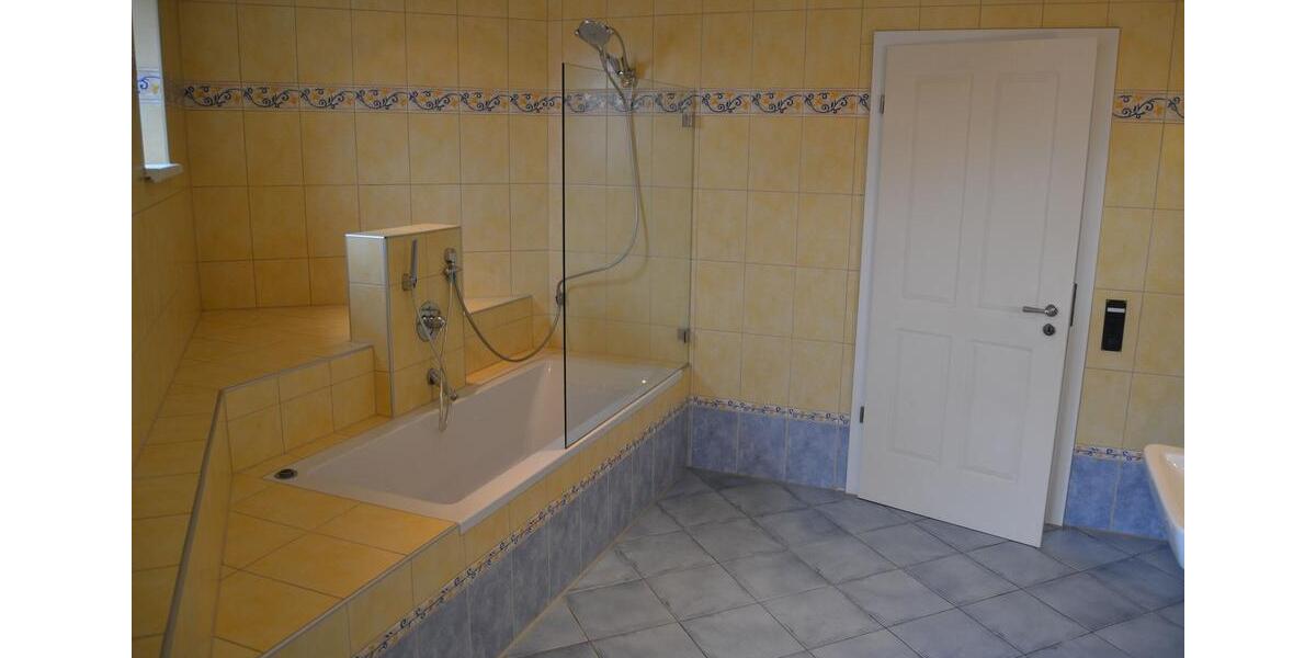 Dachgeschoßwohnung Augsburg - 5 Zimmer, 170 m&sup2;, 1.685&euro; | Angebot:26350218