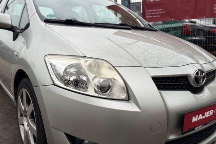 Toyota Auris 133.093 km 5.990 &euro; Hamburg 22043