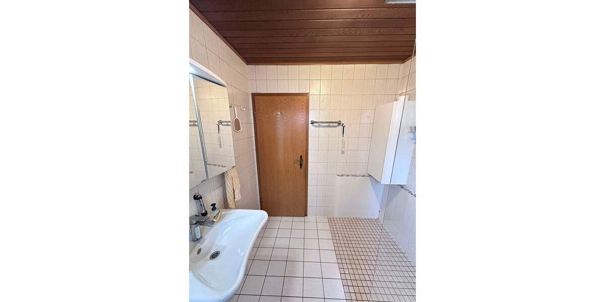 Mehrfamilienhaus, Wohnhaus Ippesheim Herrnberchtheim - 8 Zimmer, 189 m&sup2;, 285.000&euro; | Angebot:25772226
