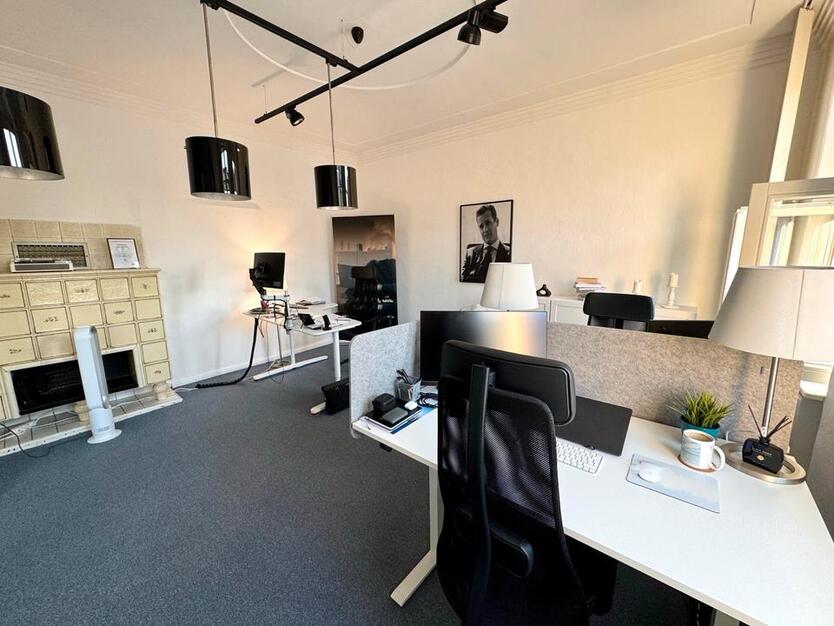 Helle Büro-Praxiseinheit mit Blick auf Großen Markt, Perleberg