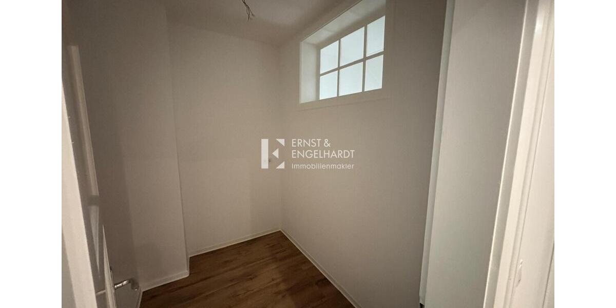 Etagenwohnung Kitzingen - 2 Zimmer, 90 m&sup2;, 900&euro; | Angebot:26381392