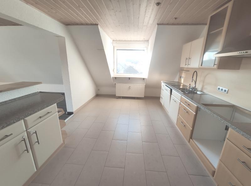Große Maisonette mit Klimaanlagen (aktuell in 2 Wohnungen unterteilt) mit 2 Balkonen, 2 Einbauküchen und 2 Stellplätzen 5 zimmer