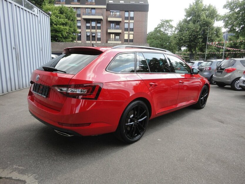 Superb Sportline4x4 Navi PanoSdach BiXenon Leder