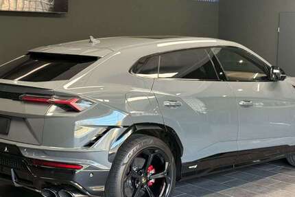 Lamborghini Urus 18.600 km 275.800 &euro; Bielefeld 33647