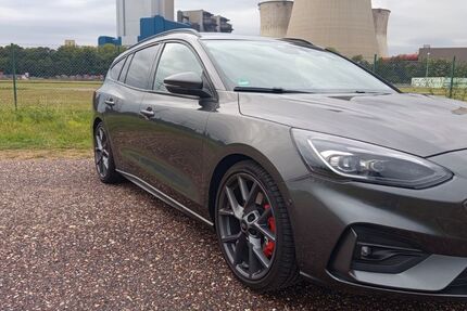 Ford Focus 68.000 km 22.600 € Bergheim 50129