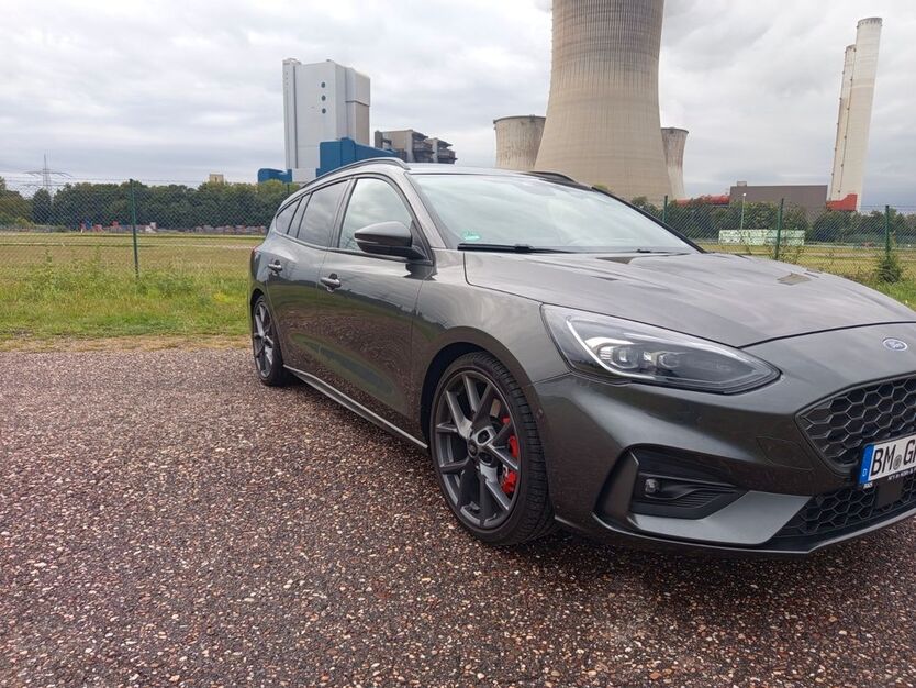 Ford Focus 68.000 km 22.600 € Bergheim 50129