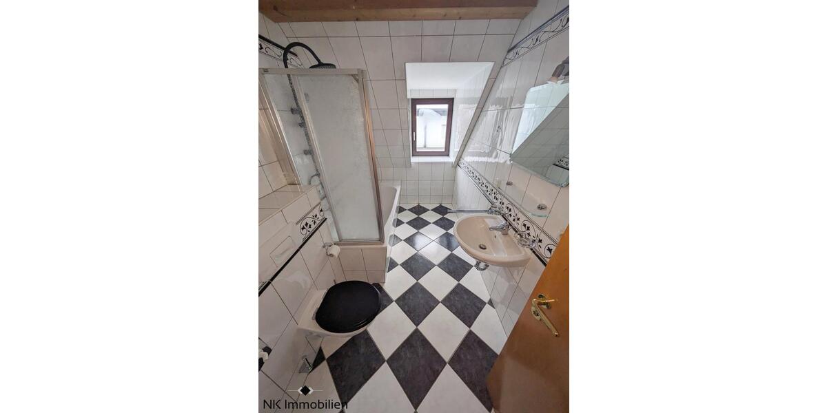 Dachgeschoßwohnung Zwickau - 3 Zimmer, 88 m&sup2;, 560&euro; | Angebot:26008237