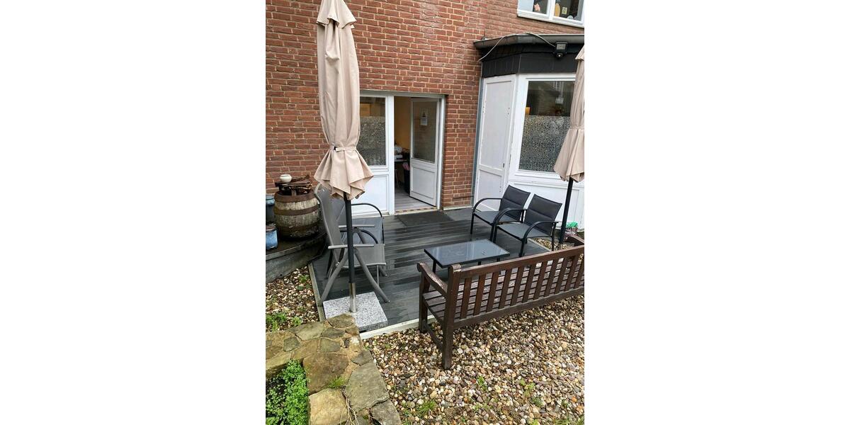 helle und geräumige PraxisBüro zimmer