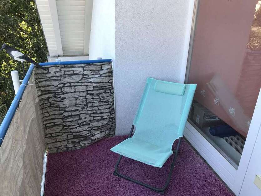 Ab 1.8.25! Schöne 1-RaumWohnung mit Balkon, Stpl. und EBK in ruhiger Wohnsiedlung!
