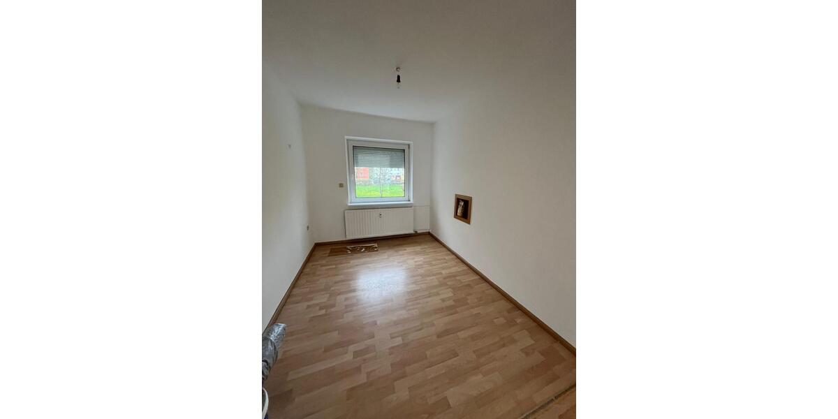 4-Zimmer-Wohnung im 1. OG mit Balkon und Einbauküche 4 zimmer