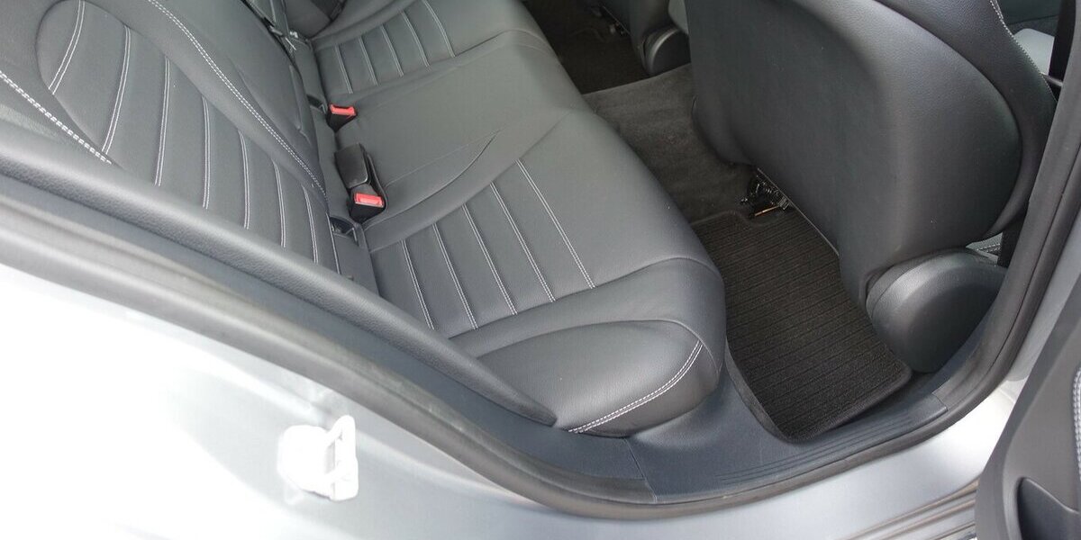 Mercedes-Benz C 250 Lim. 4Matic BlueTEC / d Distr. LED Burmester 175.800 km 18.950 &euro; Neumarkt/OPf 92318