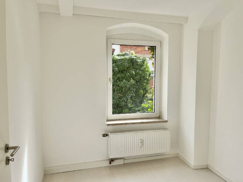 Helle Räume im Hinterhaus mit Einbauküche