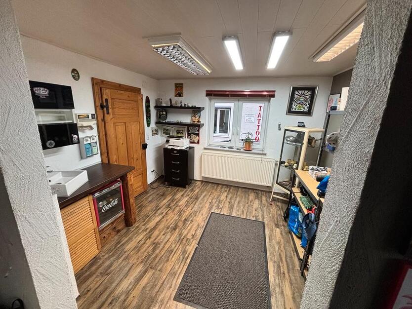 Freistehendes Einfamilienhaus mit Garten Garage + Stellplätzen zimmer