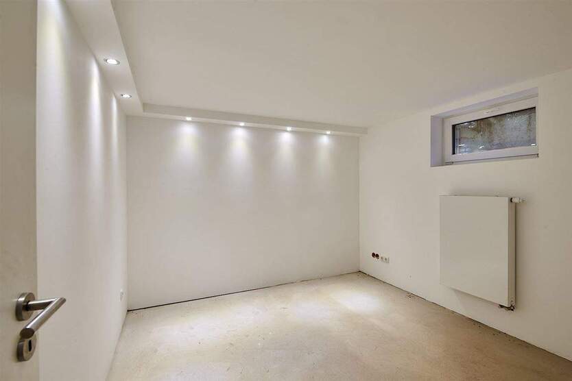 Provisionsfrei! Modernisiertes Raumwunder mit vielfältigen Nutzungs- und Gestaltungsmöglichkeiten 8 zimmer