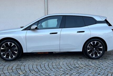 BMW iX 4.947 km 76.990 &euro; München 81245