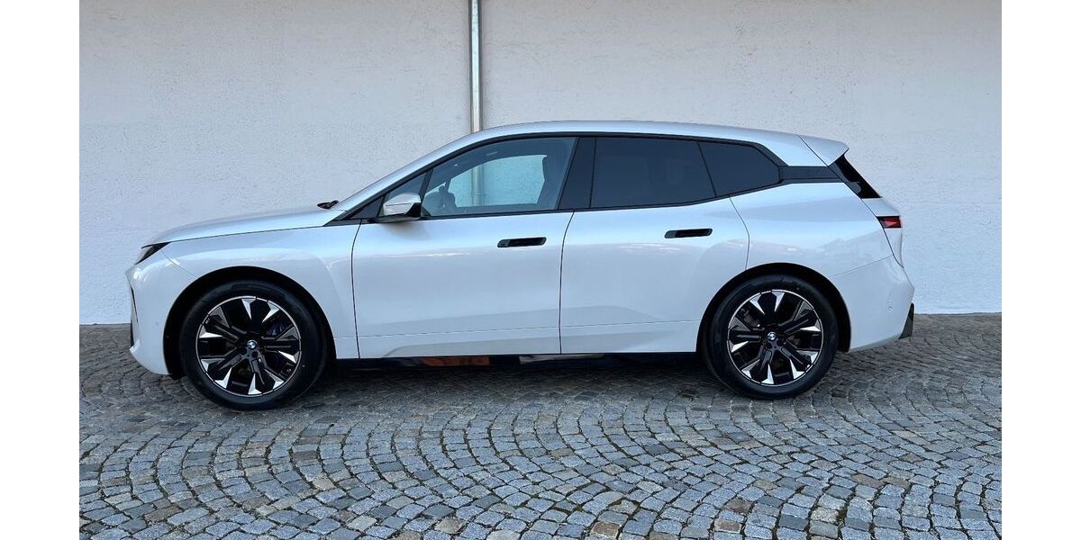 BMW iX 4.947 km 76.990 &euro; München 81245