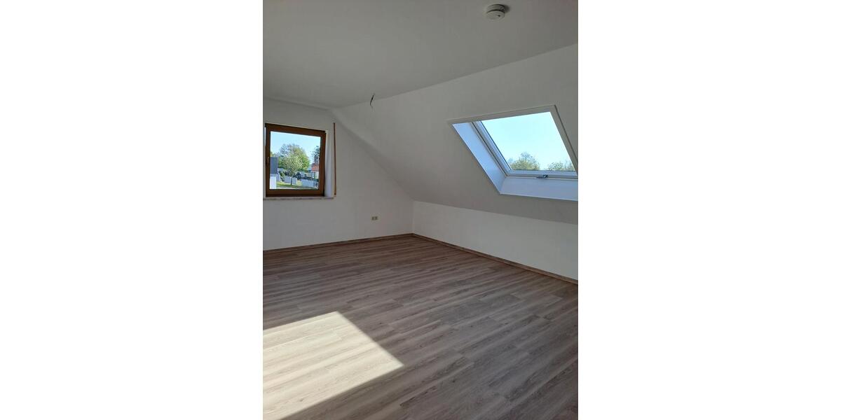 Dachgeschoßwohnung Parkstein - 3 Zimmer, 70 m&sup2;, 635&euro; | Angebot:26365021