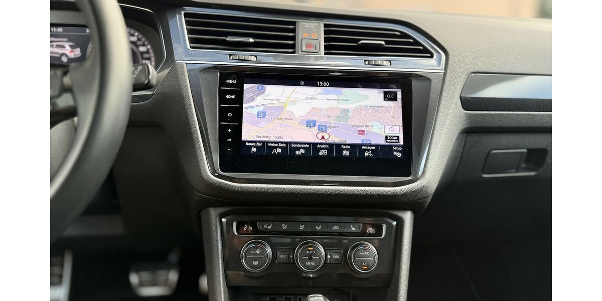 VW Tiguan R-Line / Allrad / Pano / Keyless 84.000 km 33.900 &euro; Mönchengladbach 41066