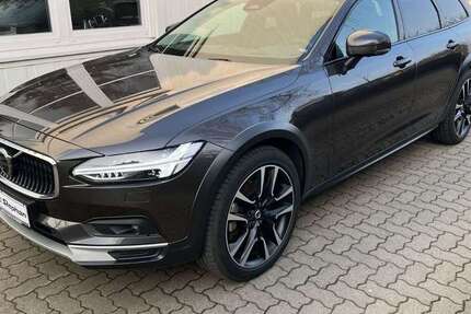 Volvo V90 Cross Country 72.800 km 44.890 &euro; Goslar OT Vienenburg 38690