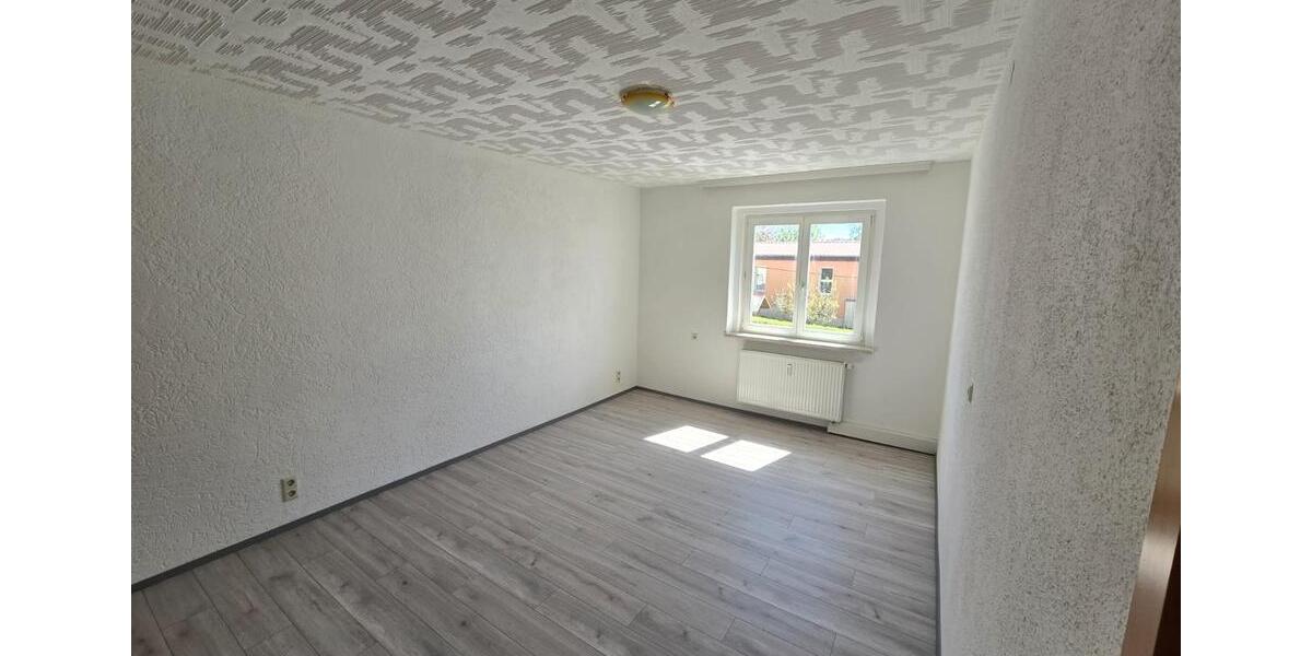 Etagenwohnung Nossen - 4 Zimmer, 75 m&sup2;, 450&euro; | Angebot:26380350
