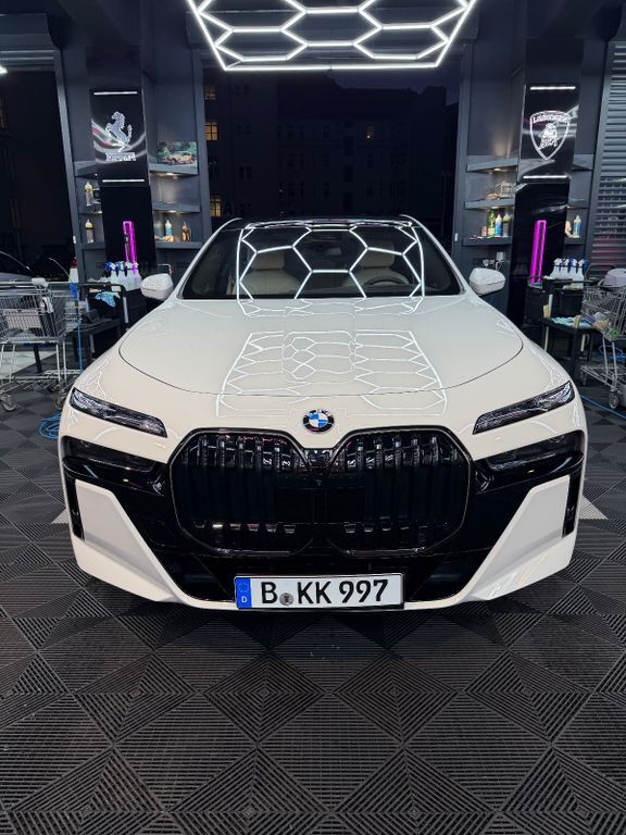 BMW 740 19.000 km 102.000 € Berlin 10116